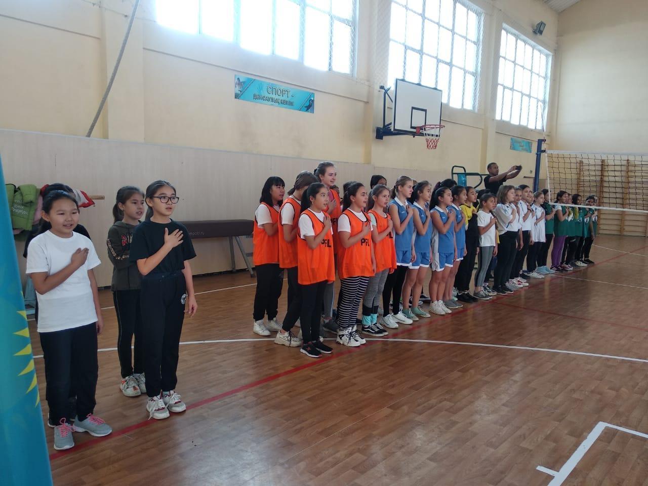 Алматы қаласы Турксіб ауданы №162мектеп-гимназиясының 5-6 сынып оқушылары №198 мектепте болатын "Волейбол"жарысына қатысты