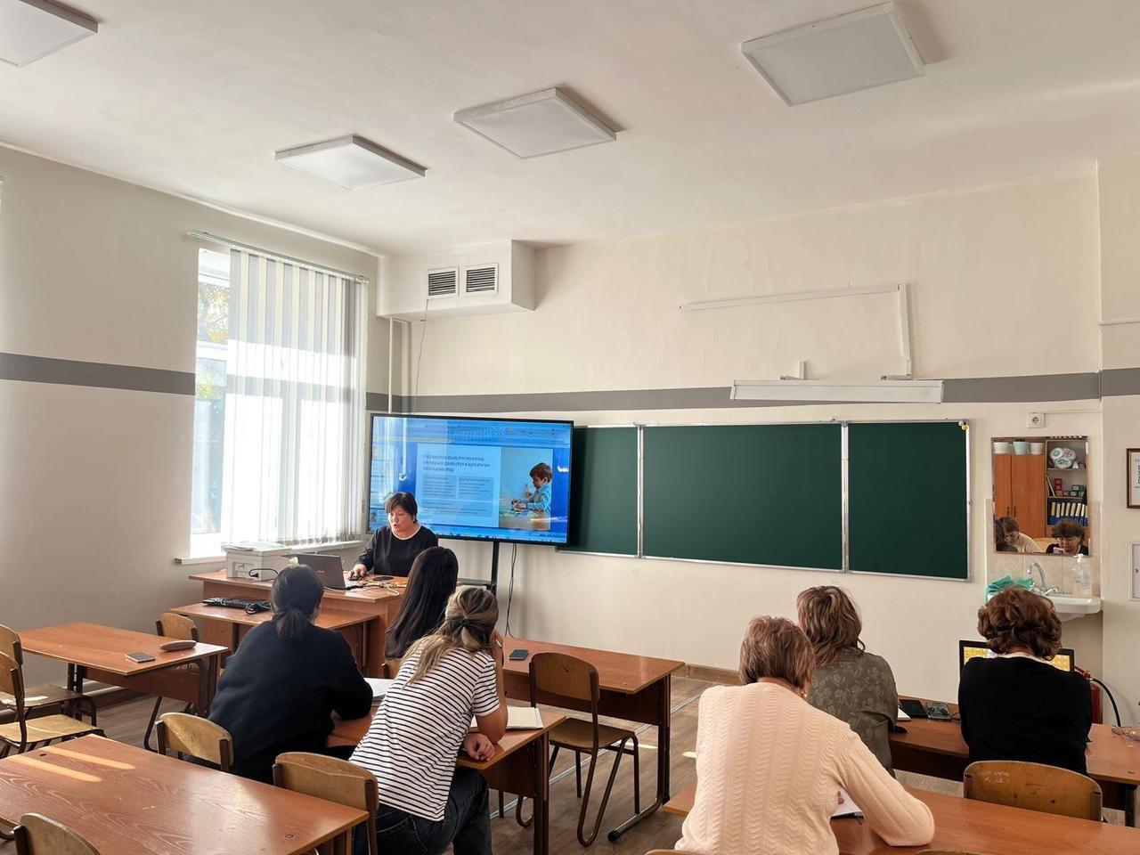 Бастауыш сынып кафедрасының әдістемелік отырысы