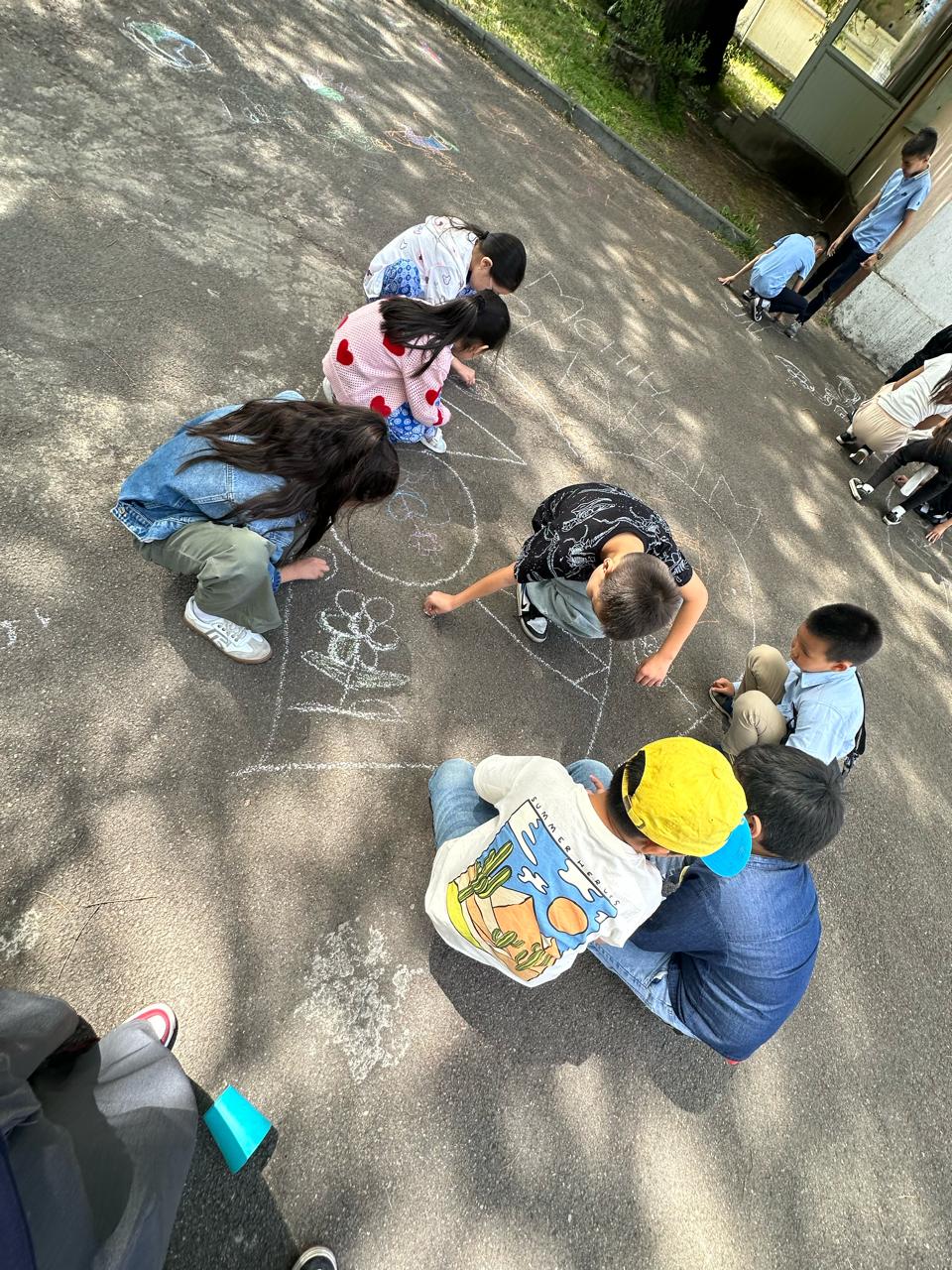 "Ата заң - ел тірегі" атты сурет байқауы