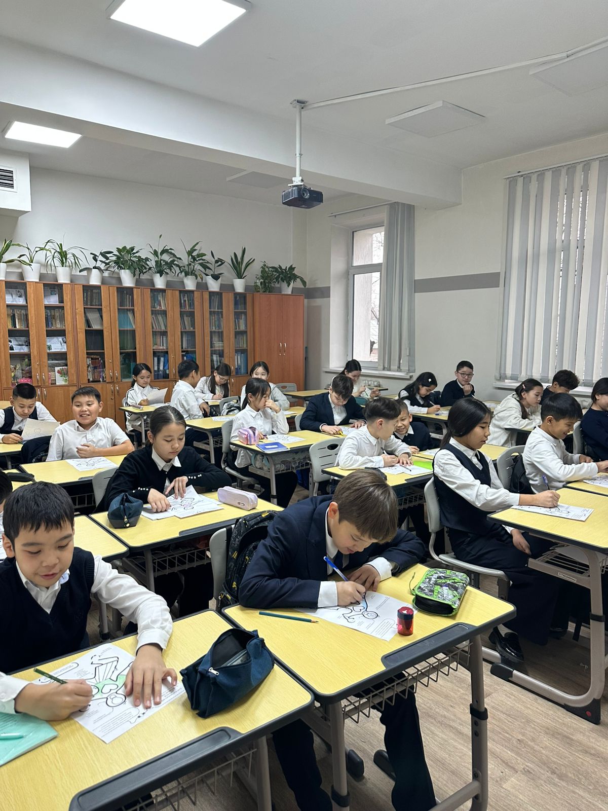 Досболайық бағдарламасы аясында «Өмірді ашық түстермен боя» атты психологиялық тренинг